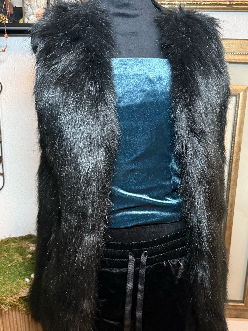 SEBBY COLLECTION Black Faux Fur & Sweater Knit Vest Shrug (VEST ONLY) •Size L•